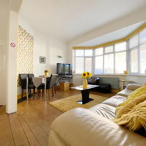 Cosy Old House Free Parking Close To Town & Bournemouth