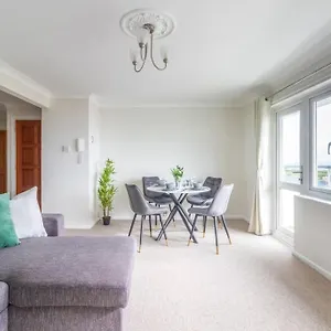 Panoramic Sea View Sleeps 4-free Parking Bournemouth