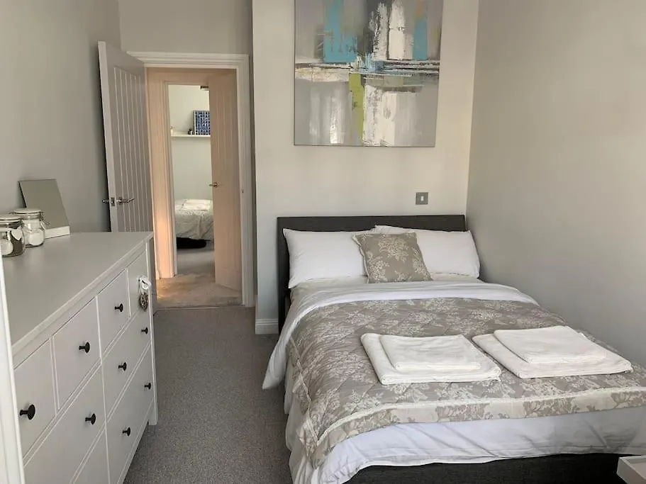 3 Bed Garden Apt, Clifftop, Sleeps 8 With Parking And Lazy Spa Bournemouth United Kingdom