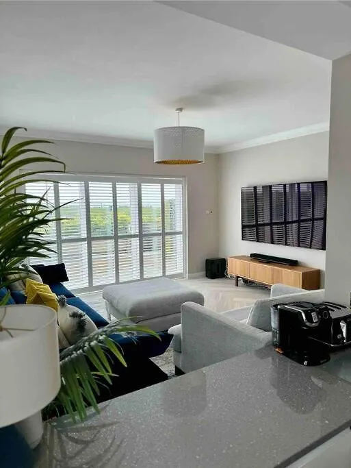 3 Bed Garden Apt, Clifftop, Sleeps 8 With Parking And Lazy Spa Bournemouth