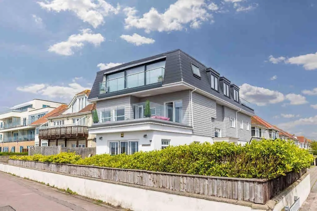 3 Bed Garden Apt, Clifftop, Sleeps 8 With Parking And Lazy Spa Bournemouth United Kingdom