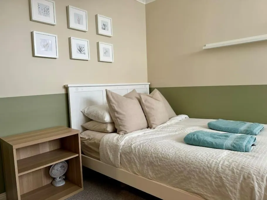 Apartment 3 Bed Garden Apt, Clifftop, Sleeps 8 With Parking And Lazy Spa Bournemouth