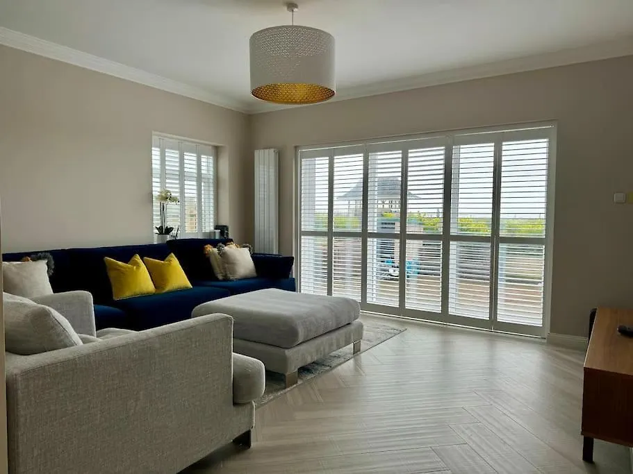3 Bed Garden Apt, Clifftop, Sleeps 8 With Parking And Lazy Spa Bournemouth