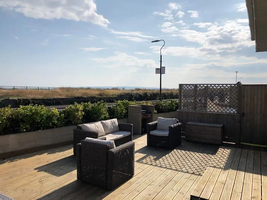 Apartment 3 Bed Garden Apt, Clifftop, Sleeps 8 With Parking And Lazy Spa Bournemouth
