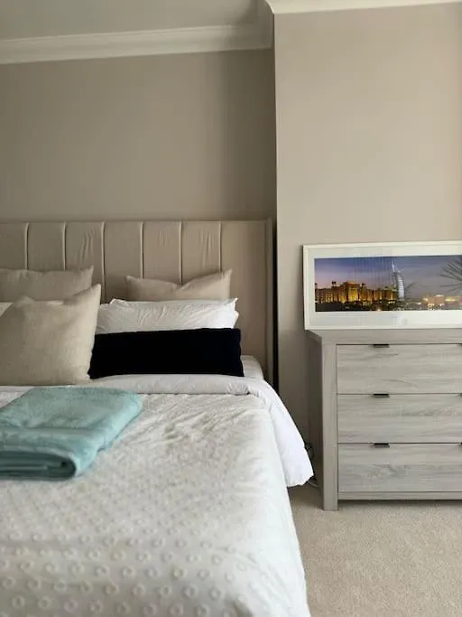 3 Bed Garden Apt, Clifftop, Sleeps 8 With Parking And Lazy Spa Bournemouth