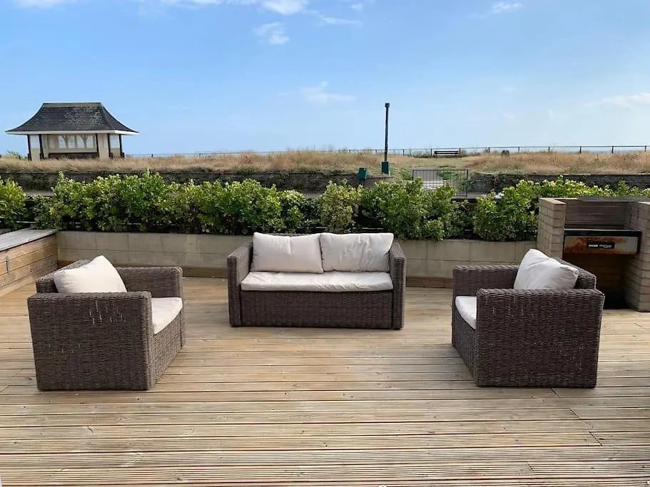 شقة 3 Bed Garden Apt, Clifftop, Sleeps 8 With Parking And Lazy Spa بورنماوث المملكة المتحدة